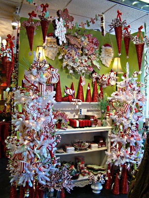 sidelines floral shop, martin city, christmas display, christmas ornaments